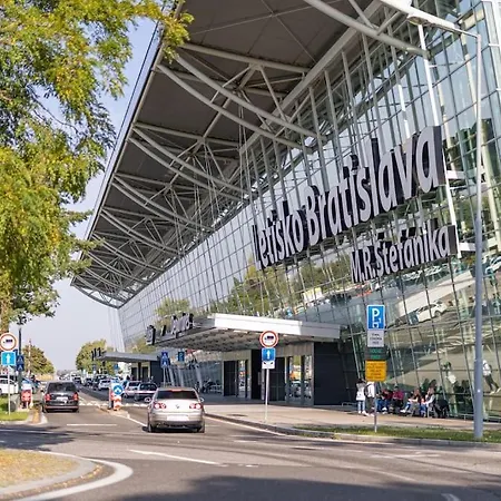 Balrent Slovakia Ovocne Sady Airport * 布拉迪斯拉发